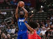 雷速-哈登回归赛场，逆转首场状态亮眼，公牛观众沸腾！的简单介绍